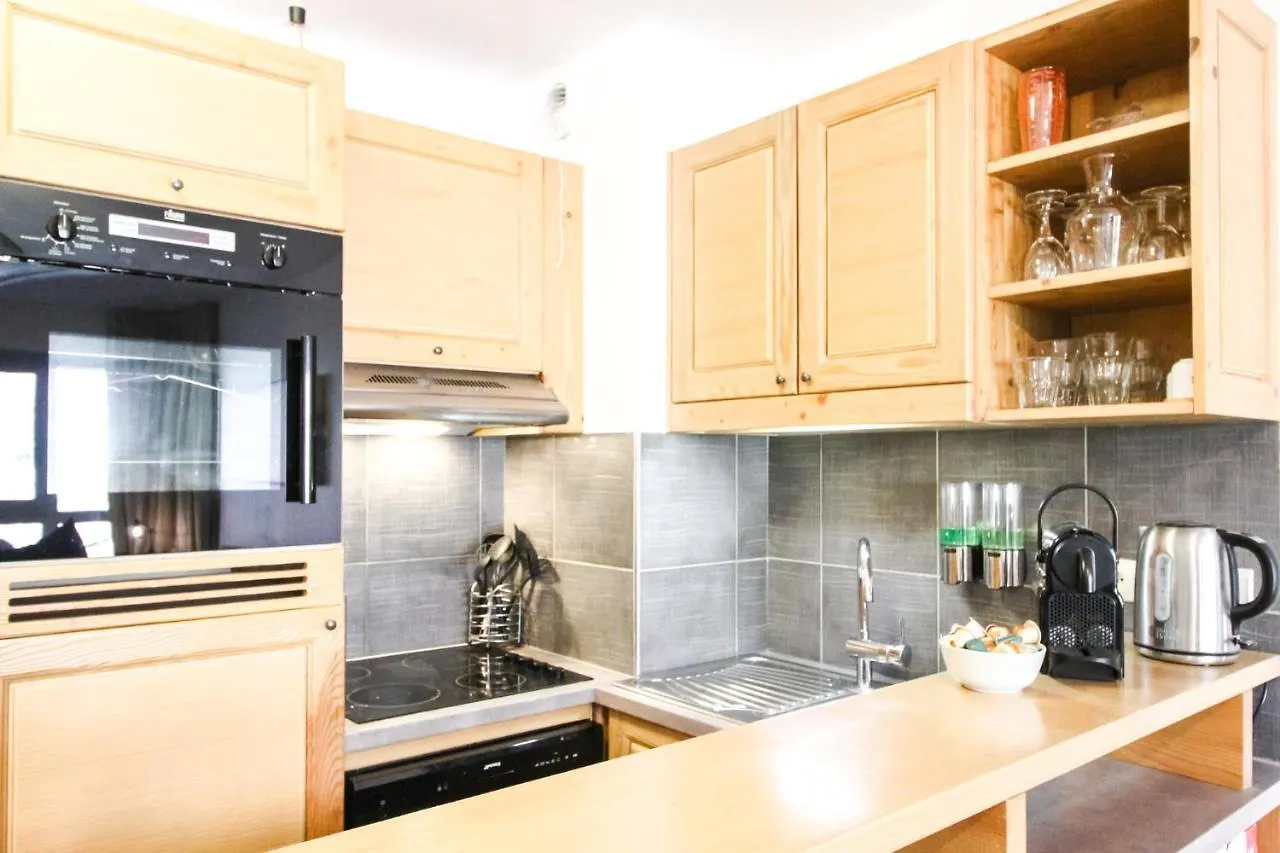 Newly Redecorated 2-Bed Ski-In Ski-Out Family Apartment Флен Франция