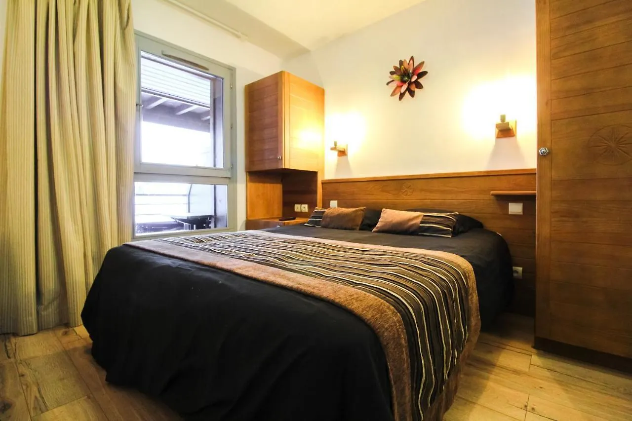 Newly Redecorated 2-Bed Ski-In Ski-Out Family Apartment Флен Франция