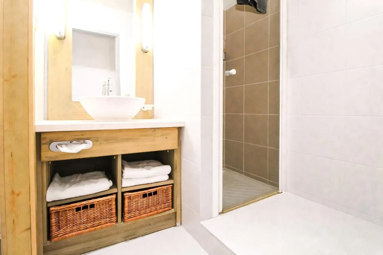 Newly Redecorated 2-Bed Ski-In Ski-Out Family Apartment Flaine