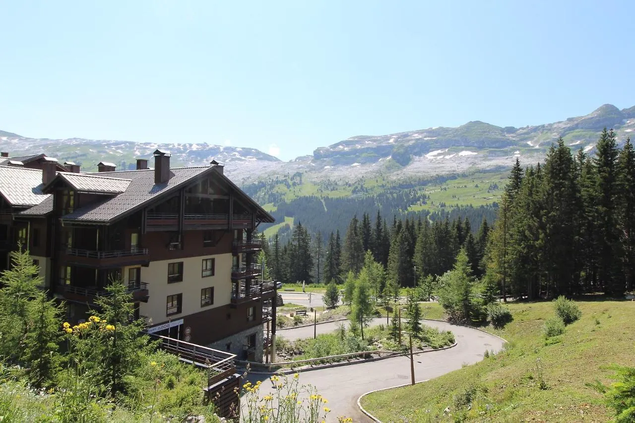 Newly Redecorated 2-Bed Ski-In Ski-Out Family Apartment Flaine